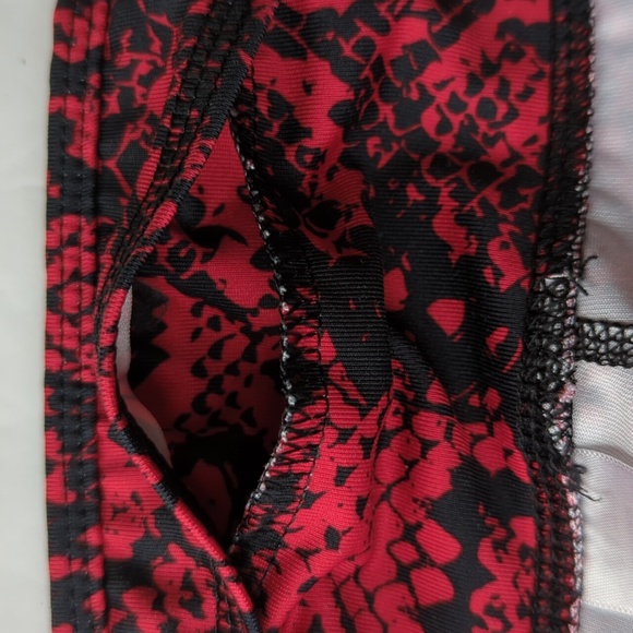 Danskin Now Fitted Snakeprint Dri-More Athletic Yoga Capri Pants M Red Black - Picture 7 of 16